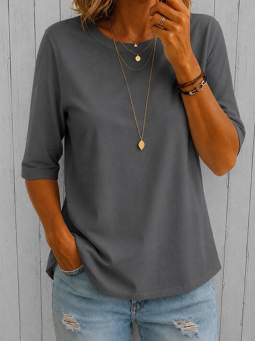 Close-up of the stitching and quality finish on the hem of this essential everyday t-shirt.