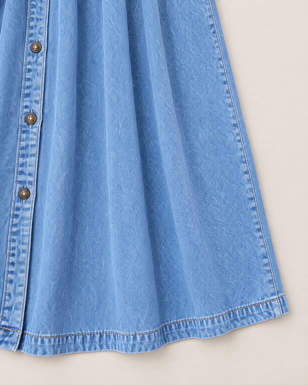 Aurelia Effortless Button-Front Dress - detail of the fabric and side edge, Light Blue