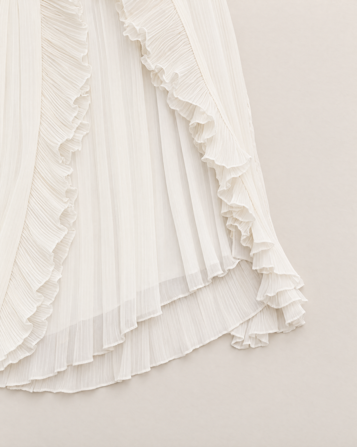 Cassia Chic Pleated Halter Midi Dress - detail of the fabric and side edge, White