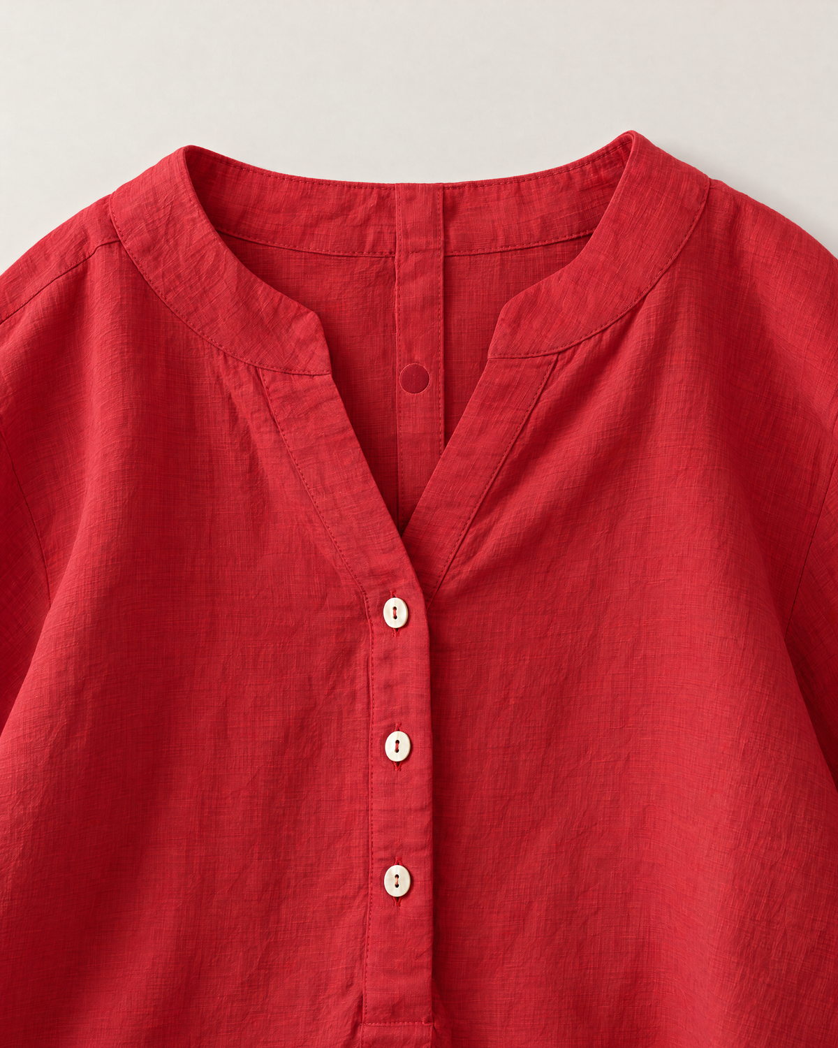 Elodie Relaxed Cotton-Linen Blouse - detail of the neckline, Cherry Red